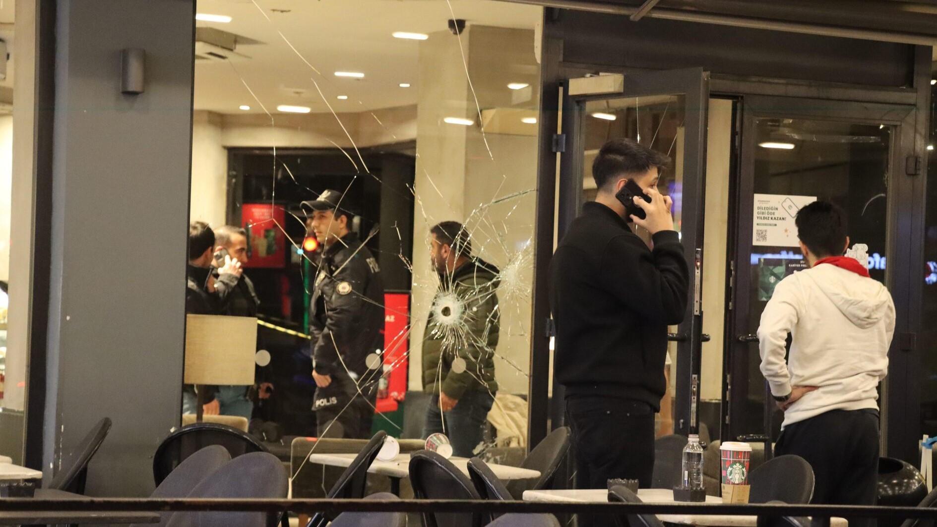 Ataque armado tiene como objetivo la tienda Starbucks en Adana en medio de llamados al boicot